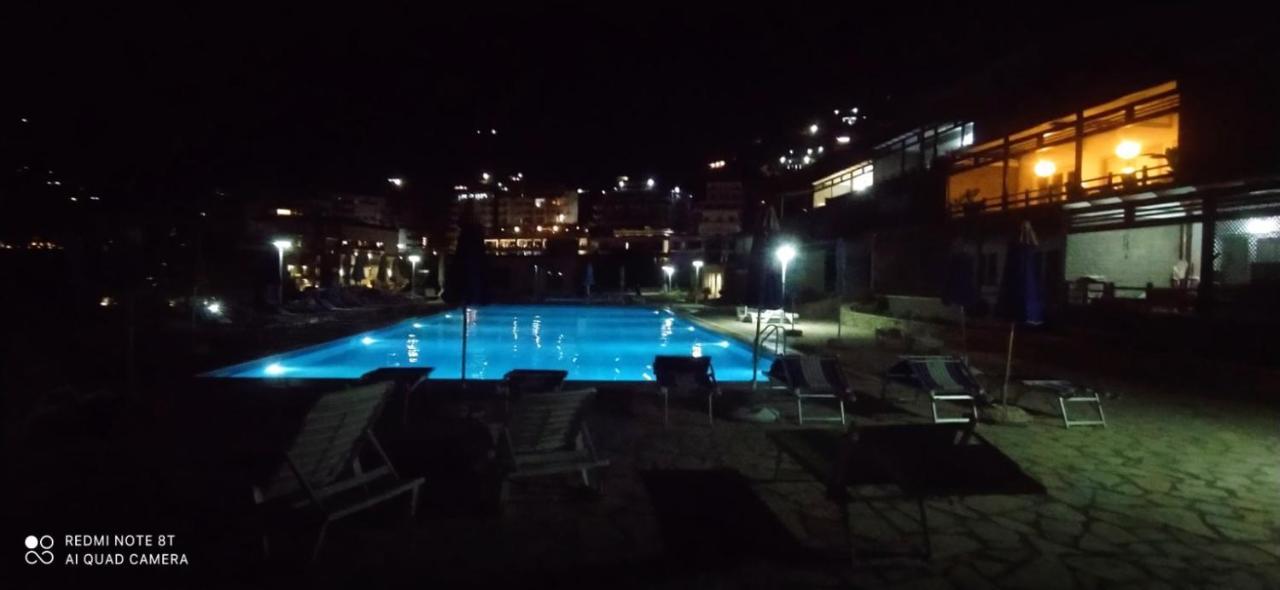 Matthews Beach House Vlore Bagian luar foto