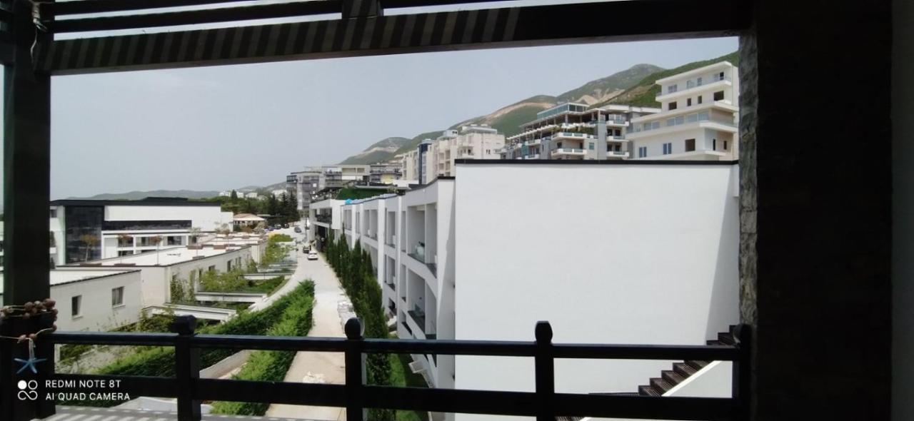 Matthews Beach House Vlore Bagian luar foto