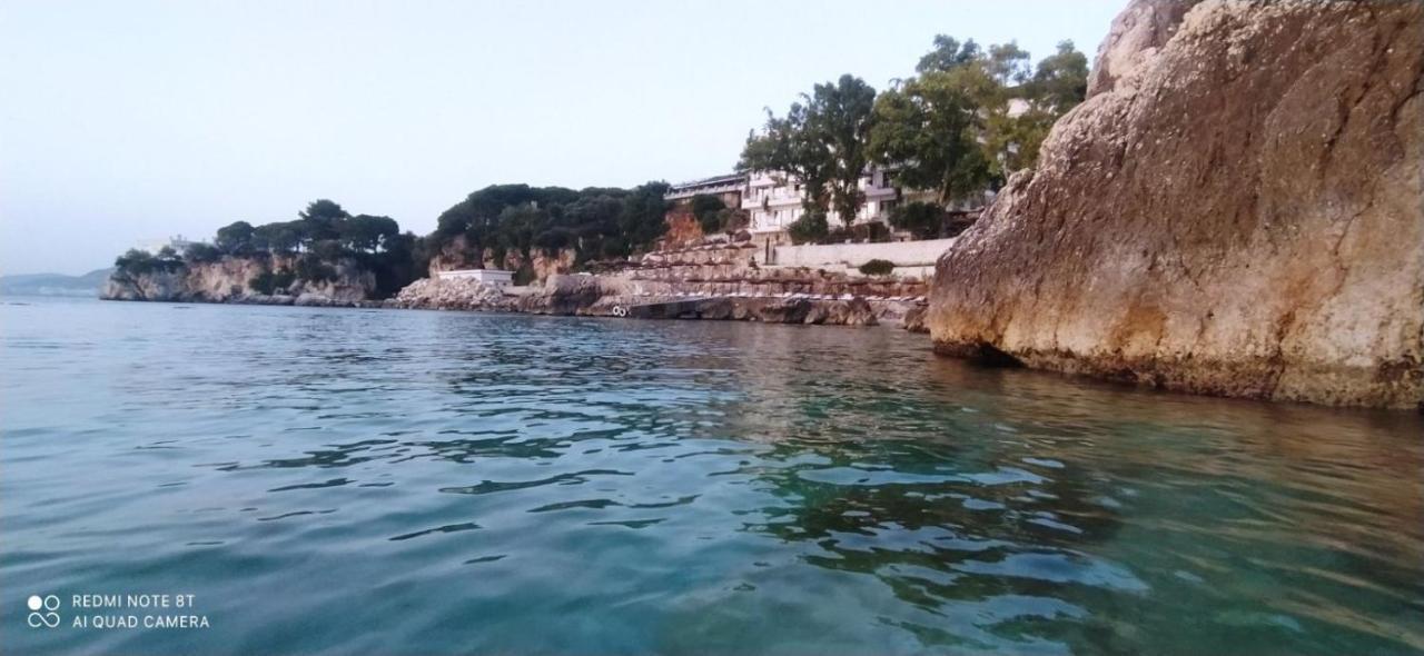 Matthews Beach House Vlore Bagian luar foto