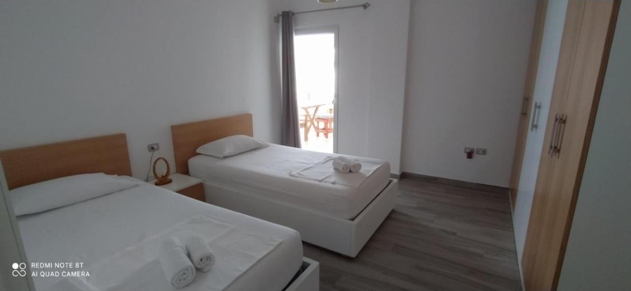 Matthews Beach House Vlore Bagian luar foto