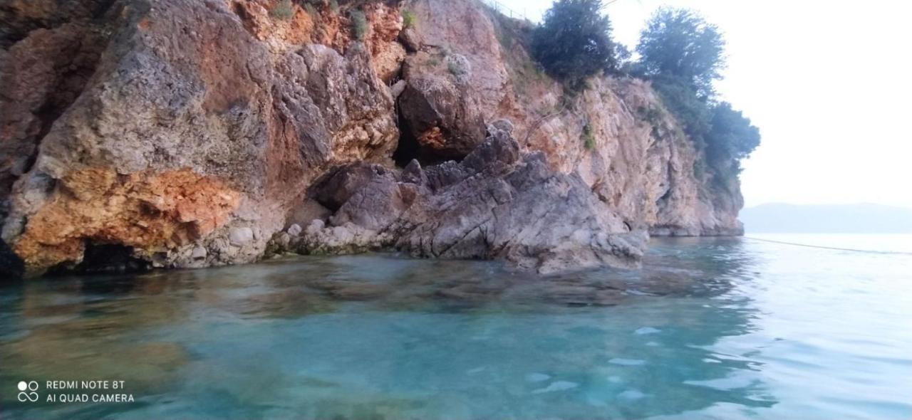 Matthews Beach House Vlore Bagian luar foto