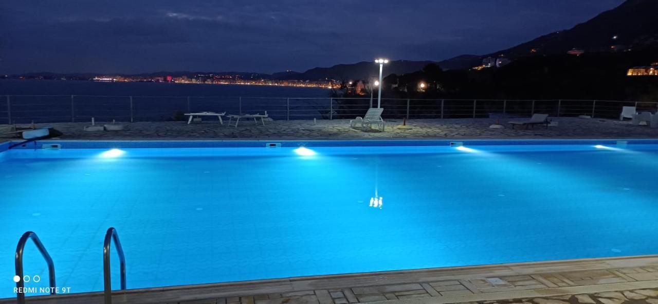 Matthews Beach House Vlore Bagian luar foto