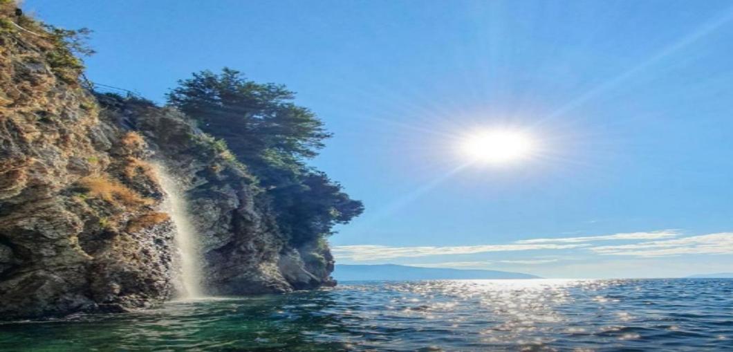 Matthews Beach House Vlore Bagian luar foto