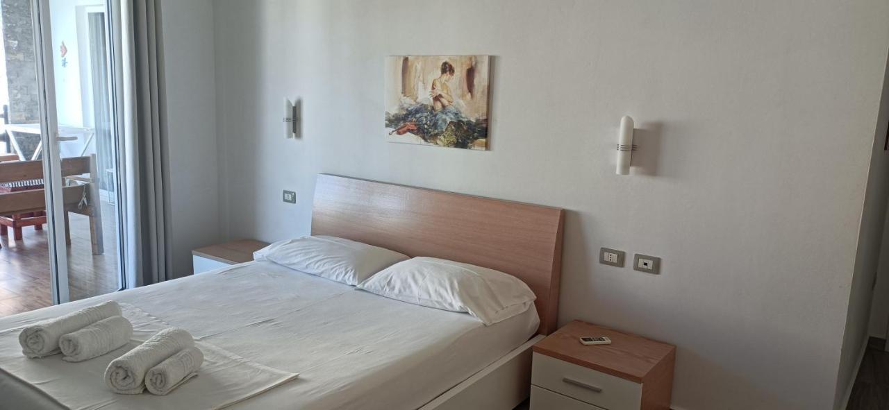 Matthews Beach House Vlore Bagian luar foto