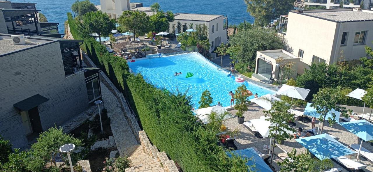 Matthews Beach House Vlore Bagian luar foto