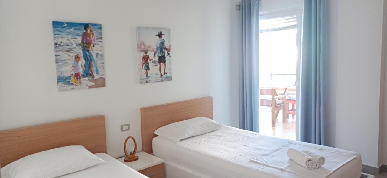 Matthews Beach House Vlore Bagian luar foto