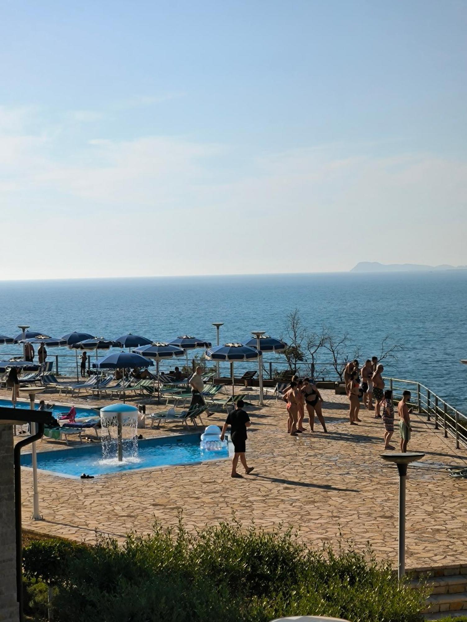 Matthews Beach House Vlore Bagian luar foto