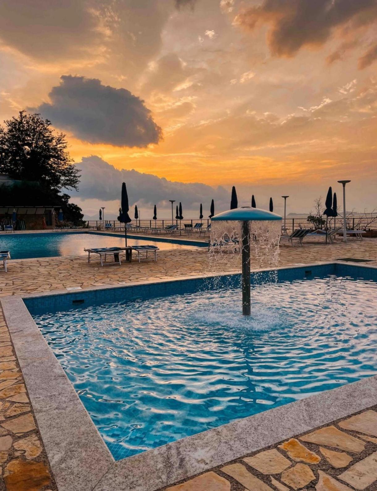 Matthews Beach House Vlore Bagian luar foto