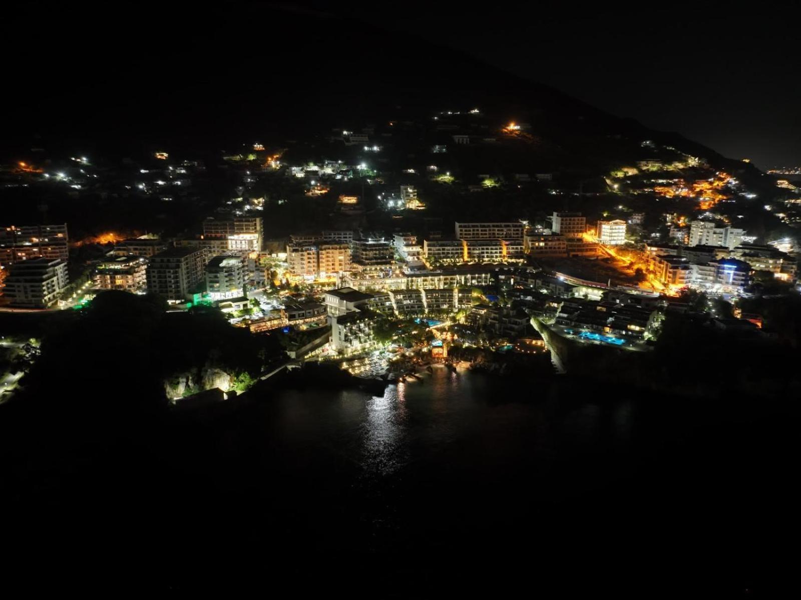 Matthews Beach House Vlore Bagian luar foto