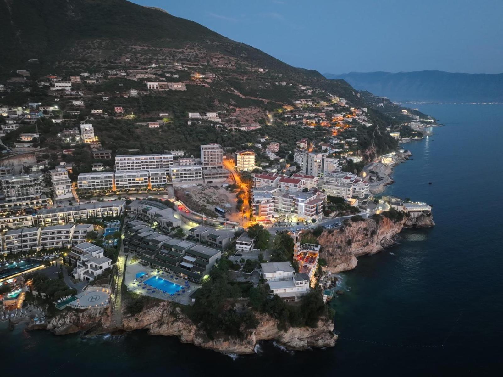 Matthews Beach House Vlore Bagian luar foto