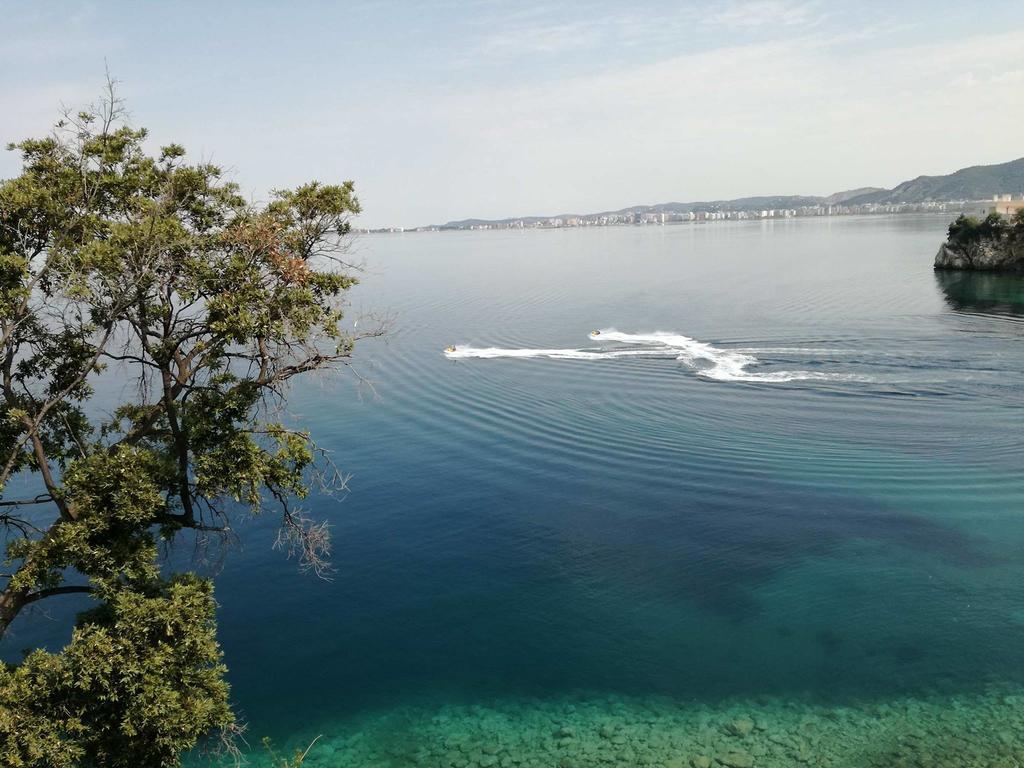 Matthews Beach House Vlore Bagian luar foto