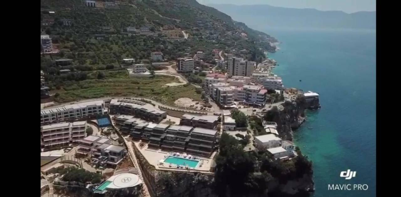 Matthews Beach House Vlore Bagian luar foto